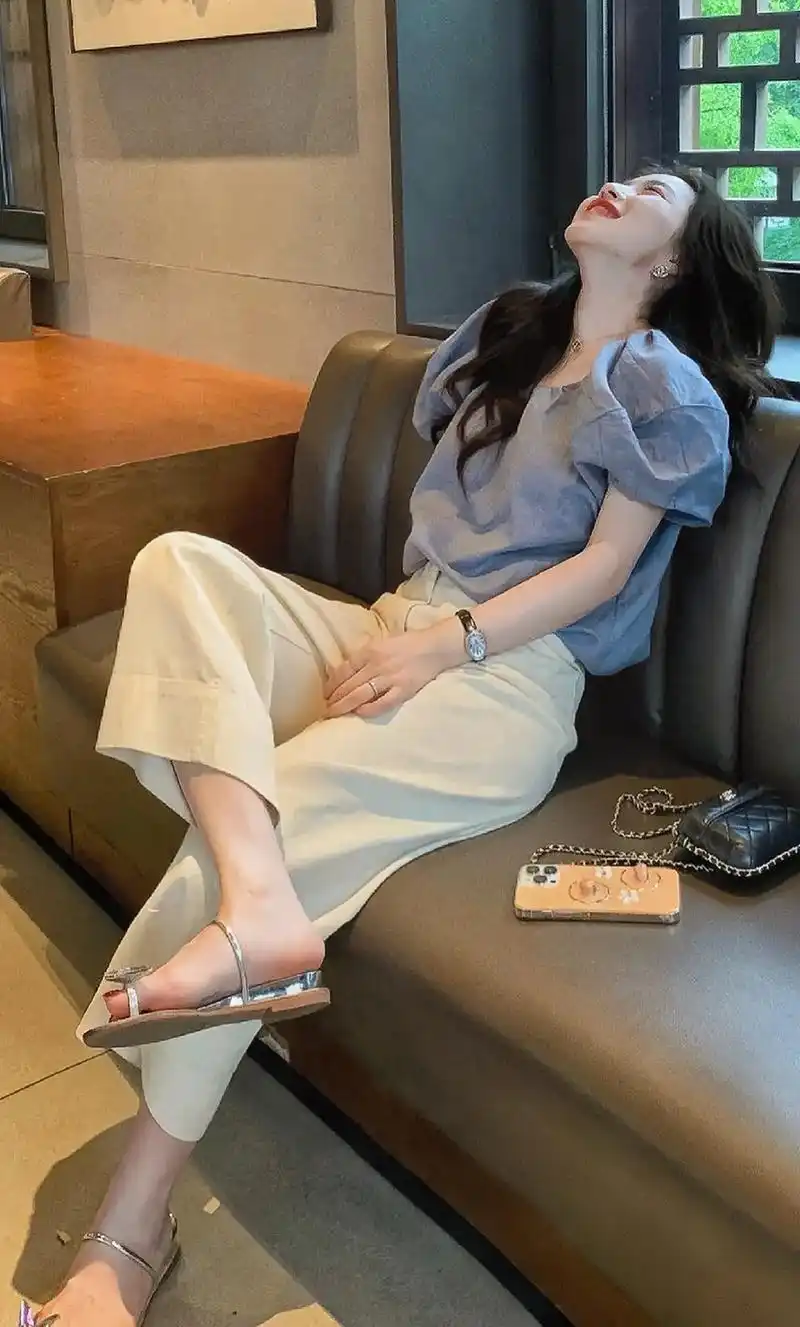 蓝色泡泡袖短袖77一条白色阔腿裤, - 抖音