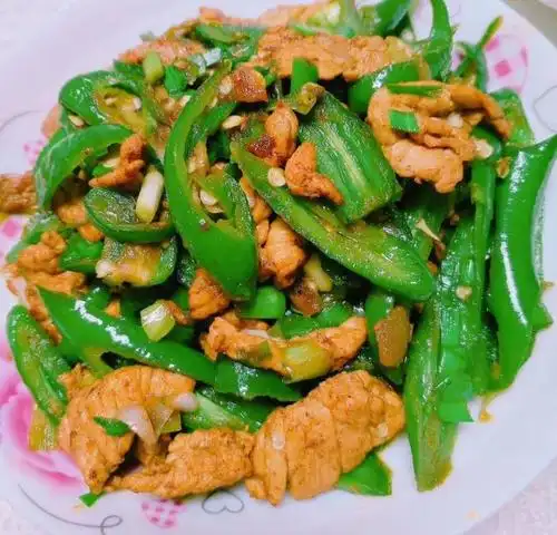 辣椒炒肉.最常见的一个家常菜,味道很棒!