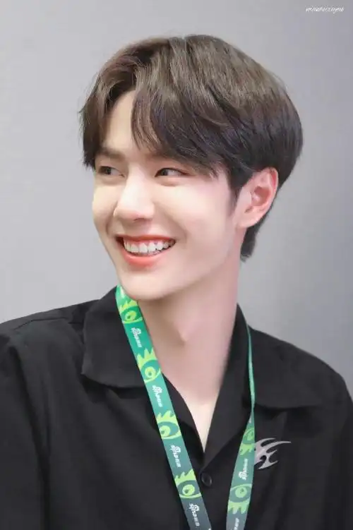 好喜欢王甜甜的括弧笑~#王一博