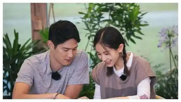 分手一年了,王子文终于再次听到了关于她高富帅前男友的消息.