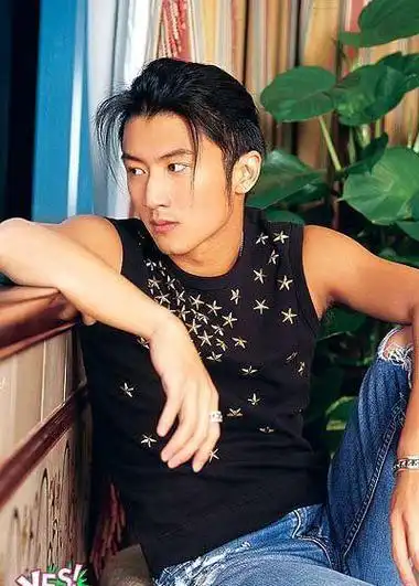 谢霆锋"藏了"10岁女儿曝光!王菲一直蒙在鼓里,霍汶希慌了?