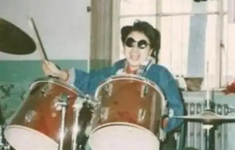 回顾:韩红年轻时是校花?原以为太夸张,看到18岁照片我信了!