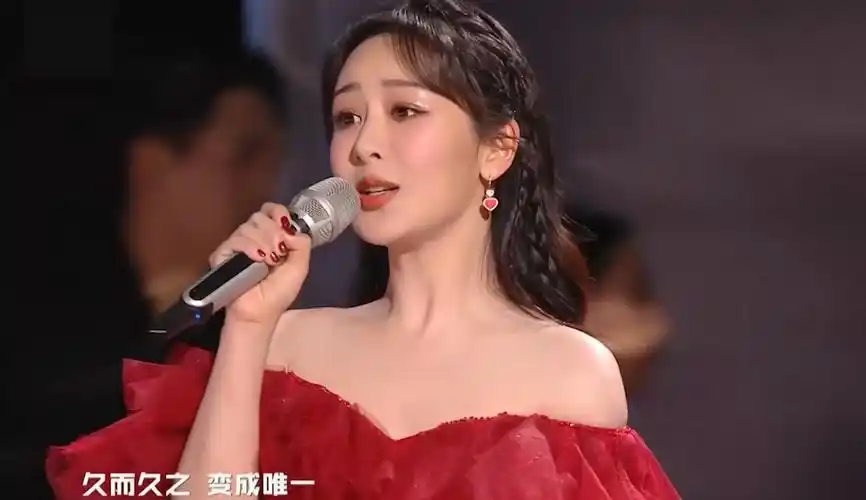 杨紫跨年晚会凭什么成收视王牌女神一出场简直开口跪