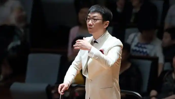 专访国庆晚会指挥之一李心草对我来说音乐是最光明的事