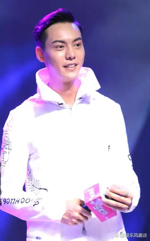 陈伟霆家里人确实没少催婚,可他属于"不婚主义"一族,家里人再怎么心急