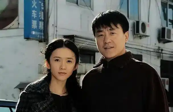 在很多采访中,何冰都会提起自己的老婆,让全世界都知道他有多爱自己的