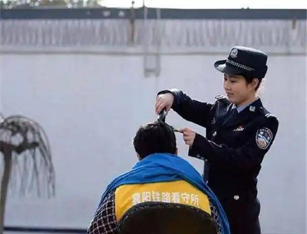 为什么犯人一进监狱都要剃光头?
