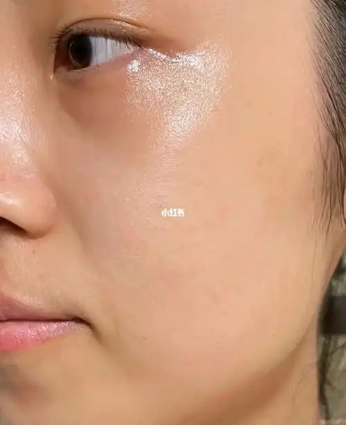 最近就算是素颜皮肤也细腻有光泽诶