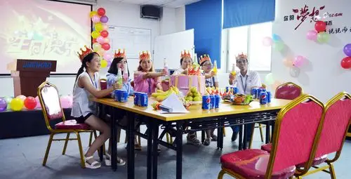 江涵员工生日晚会——凝聚团结力量