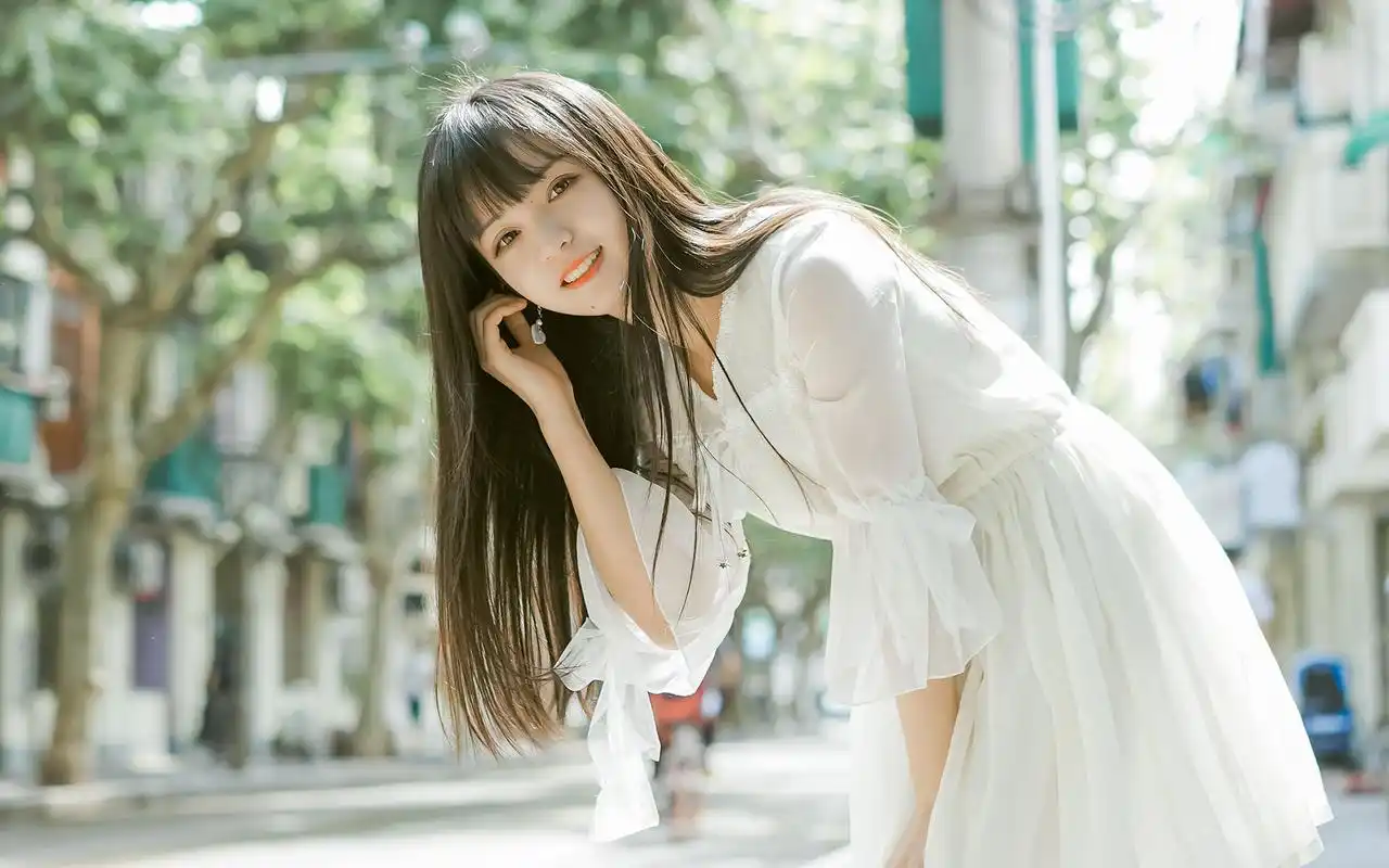 长发甜美少女高清桌面壁纸