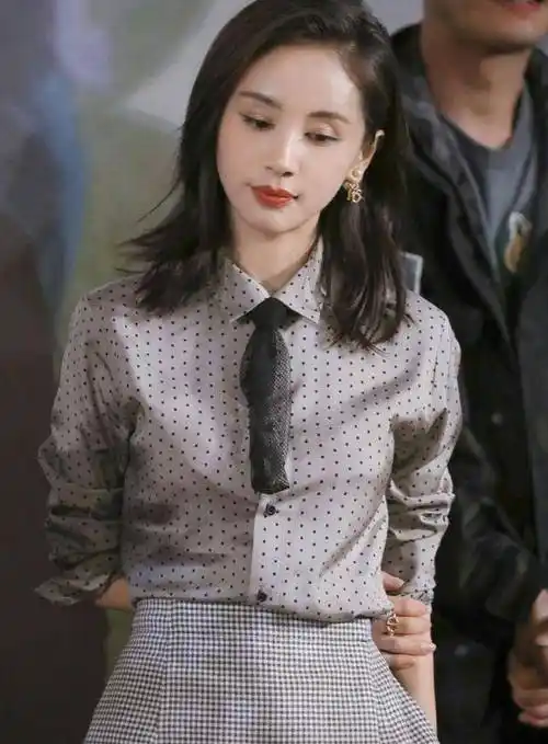 王子文现身长相变化大!