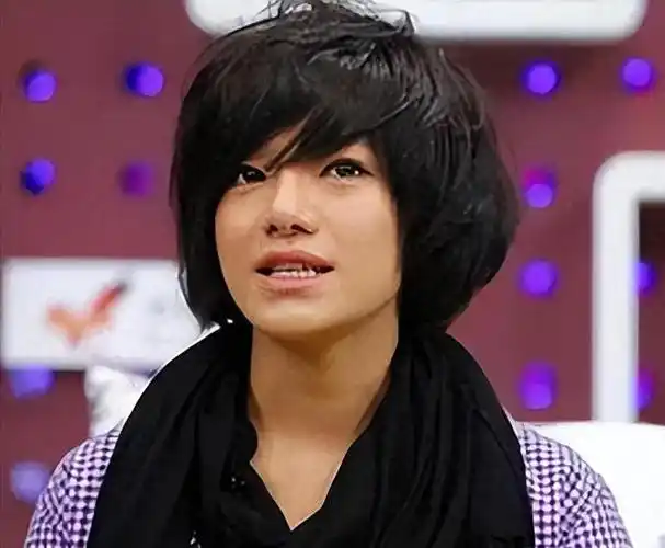 文 | 木易江映蓉,作为一代超级女声冠军,曾经拥有着无数歌迷的喜欢.