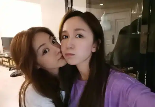 娄艺潇与李金铭,邓家佳都是密友,大家互相之间都会存在联系,有时会在