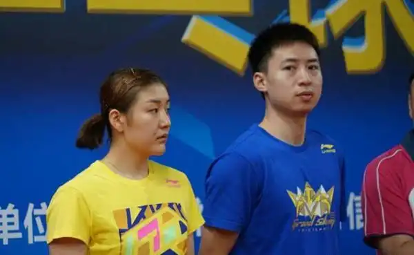 陈梦绯闻男友开球馆1000元1节课开直播翻车传出欺负向鹏