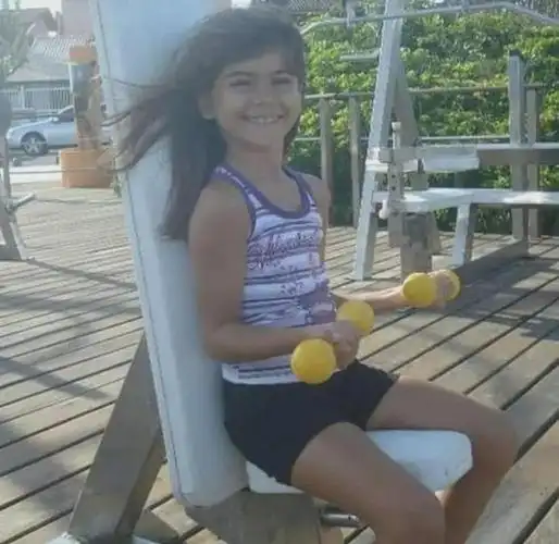 但就是这么一个女孩, 其实已经算是 健身老炮了.