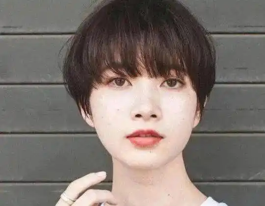 清爽减龄的夏季短发,好看减龄又时髦,特别显脸小_女生_发型_时尚