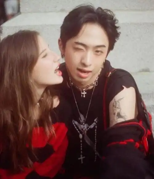 哈利原名庾翰睿,伊能静和庾澄庆离婚后,儿子跟随母亲.