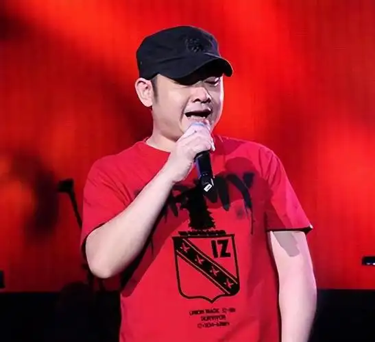 刀郎自曝将会开启线上直播,拒绝礼物打赏只为分享音乐,工作室内部环境