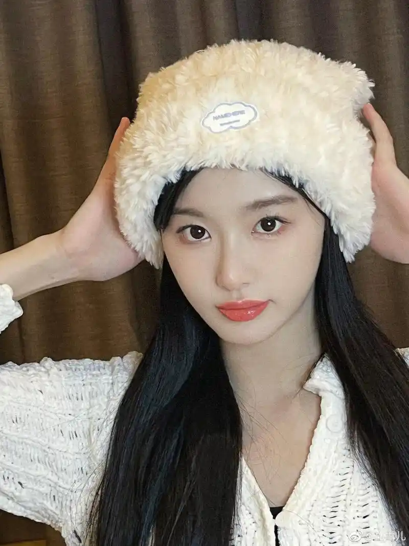 孔雪儿,1996年4月30日出生于湖北省潜江市