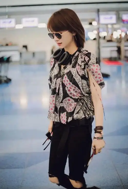 演员王子文:(原名王蒙蒙)1982年2月28日出生于四川省成 - 抖音