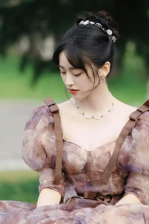 沈月扎染公主裙##沈月提裙摆