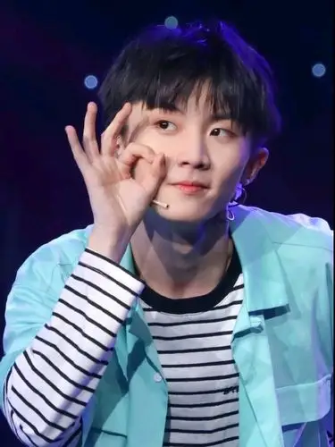 快来签收你的男朋友马嘉祺的照片做壁纸吧