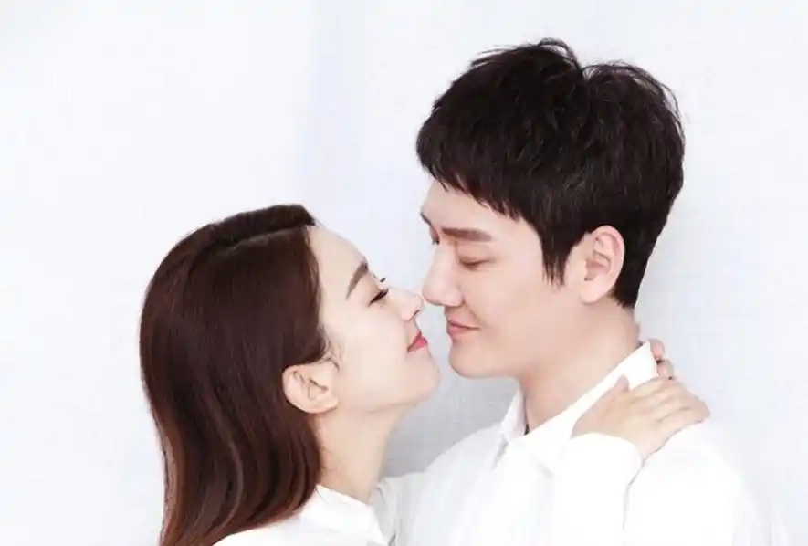 难道是双喜临门赵丽颖产检报告疑曝光医生确诊有孕预产期在明年3月