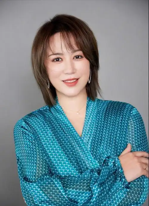 马丽:嫁比自己小11岁男友,38岁高龄为其生下孩子,终成人生赢家