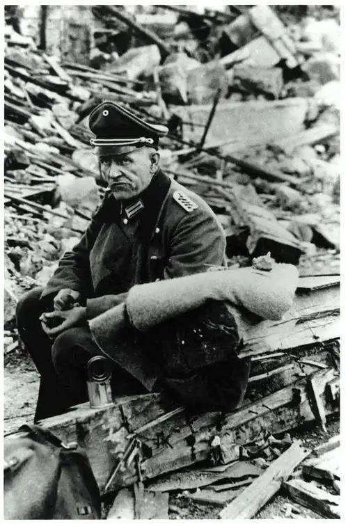 珍贵历史照片:二战末期世界各地被俘虏的德国士兵