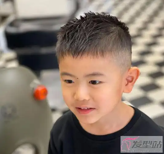 小男孩留什么发型?帅气 时尚 短发 帅气又个性