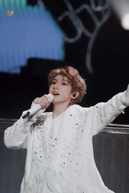 王源客厅狂欢巡演#92tfboys超话陷落这时间里 我们和你@tfboys