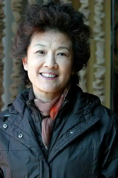 69岁老戏骨宋春丽的传奇:婚姻恩爱42年,却60岁才当上母亲