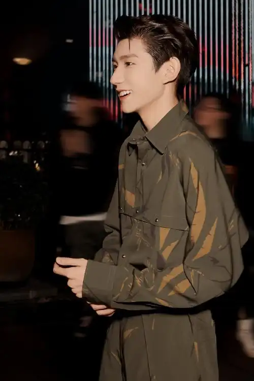 王源大背头小揪揪