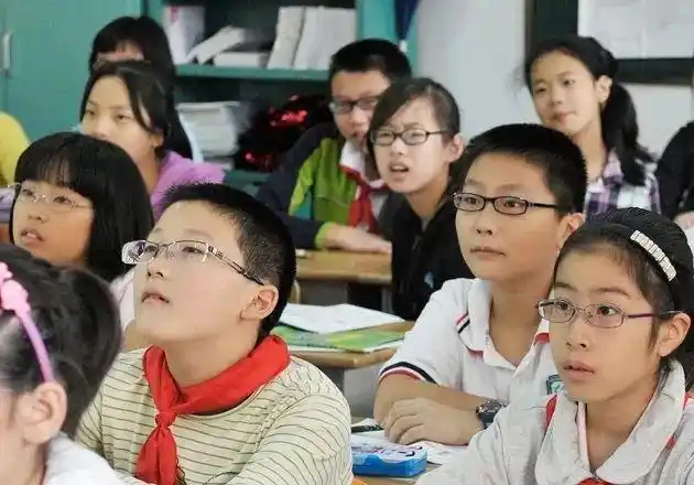 这群人近视度数不断增加不能一戴眼镜了事小心