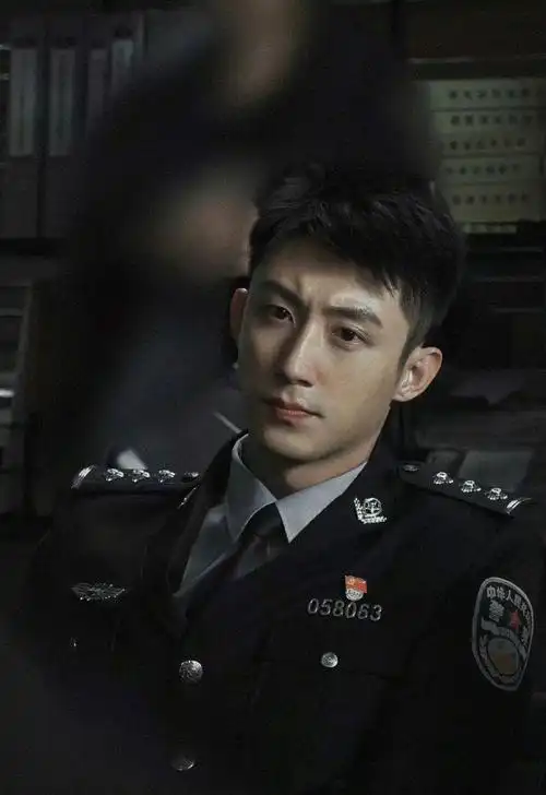 黄景瑜的绝对领域,不愧是娱乐圈服兵役的男人,请把军装焊在身上吧