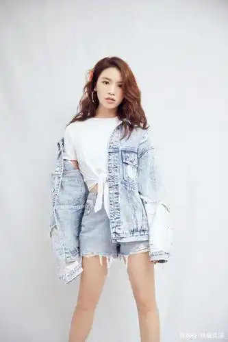 清秀,柔美的女歌手黄英,你知道她的老公,儿子,女儿吗