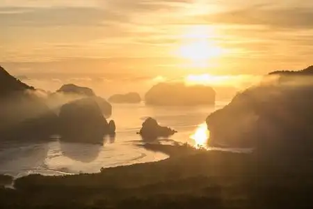 考山太阳升起的海和山全景风景早晨金黄小时时间, 自然场面, 考沙美岛