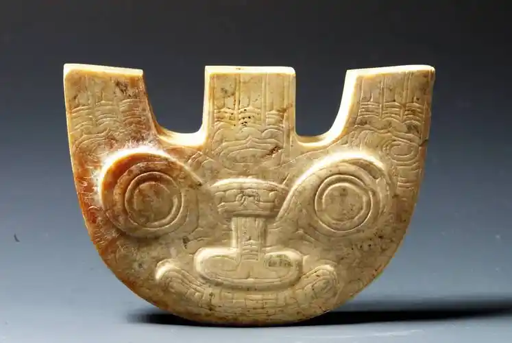 我们采访到了一位5000多岁的神秘嘉宾_良渚文化_玉琮王_玉器