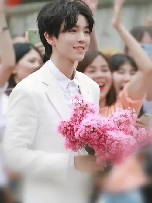 tfboys  #王俊凯 #王源 #易烊千玺  #520  #520花束  #追星  谁说