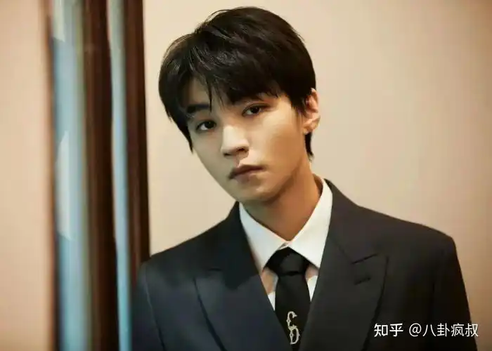 虽然说在杨柳的撺掇下,王俊凯早早就已经跟李冰冰解绑了,但可能是母性