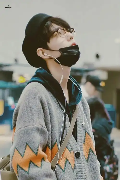 肖战开衫毛衣造型