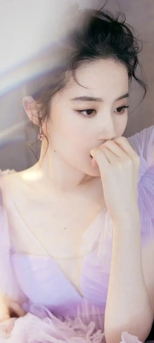 刘亦菲紫色公主裙手机壁纸