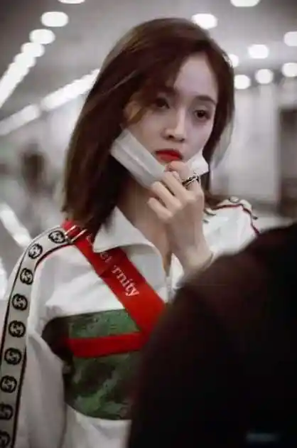 原创吴宣仪玩梗风波引发热议内娱小花情感起伏引人关注