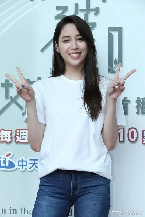 父女档!欧阳妮妮宣传新剧造型青春靓丽 获老爸欧阳龙撑场超有爱