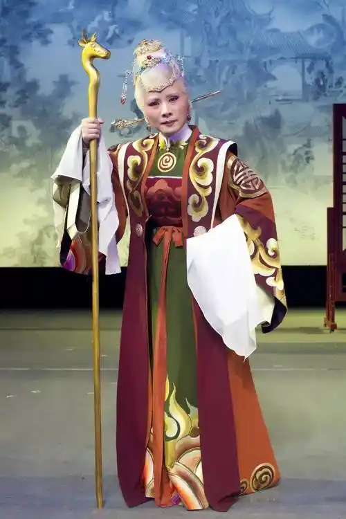 贾母:吴玲珠(国家一级演员,全国越剧电视大赛"荧屏"奖)王夫人:宋蓓蓓