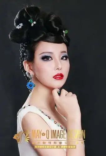 相机下的晚宴妆