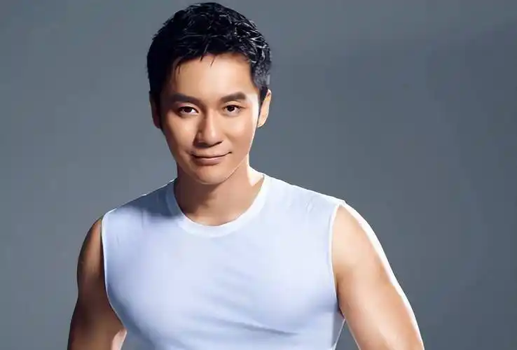 李晨因一句话被骂上热搜,更多黑历史被翻出来,本人连夜发文道歉