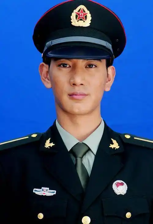 原创当明星穿上军装杨洋黄轩吴京王宝强张译谁是最帅兵哥哥