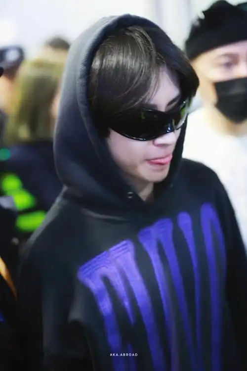 小鬼王琳凯超话//#小鬼把更多时间花在音乐上#  240406 pvg02