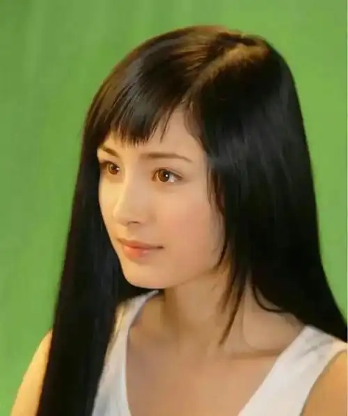 杨幂初中时期无人暗恋,看她初三的毕业照,网友这模样谁敢追